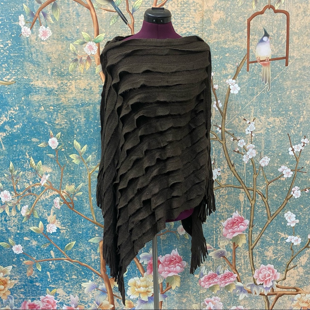 👉*NWOT* SOFT BROWN ASYMMETRICAL RUFFLED PONCHO SWEATER ~COVER UP
